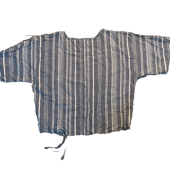 TIME AND TRU WOMEN'S GRAY/WHITE STRIPED SHORT SLEEVE TIE FRONT SHIRT SMALL (4-6) - Picture 3 of 4